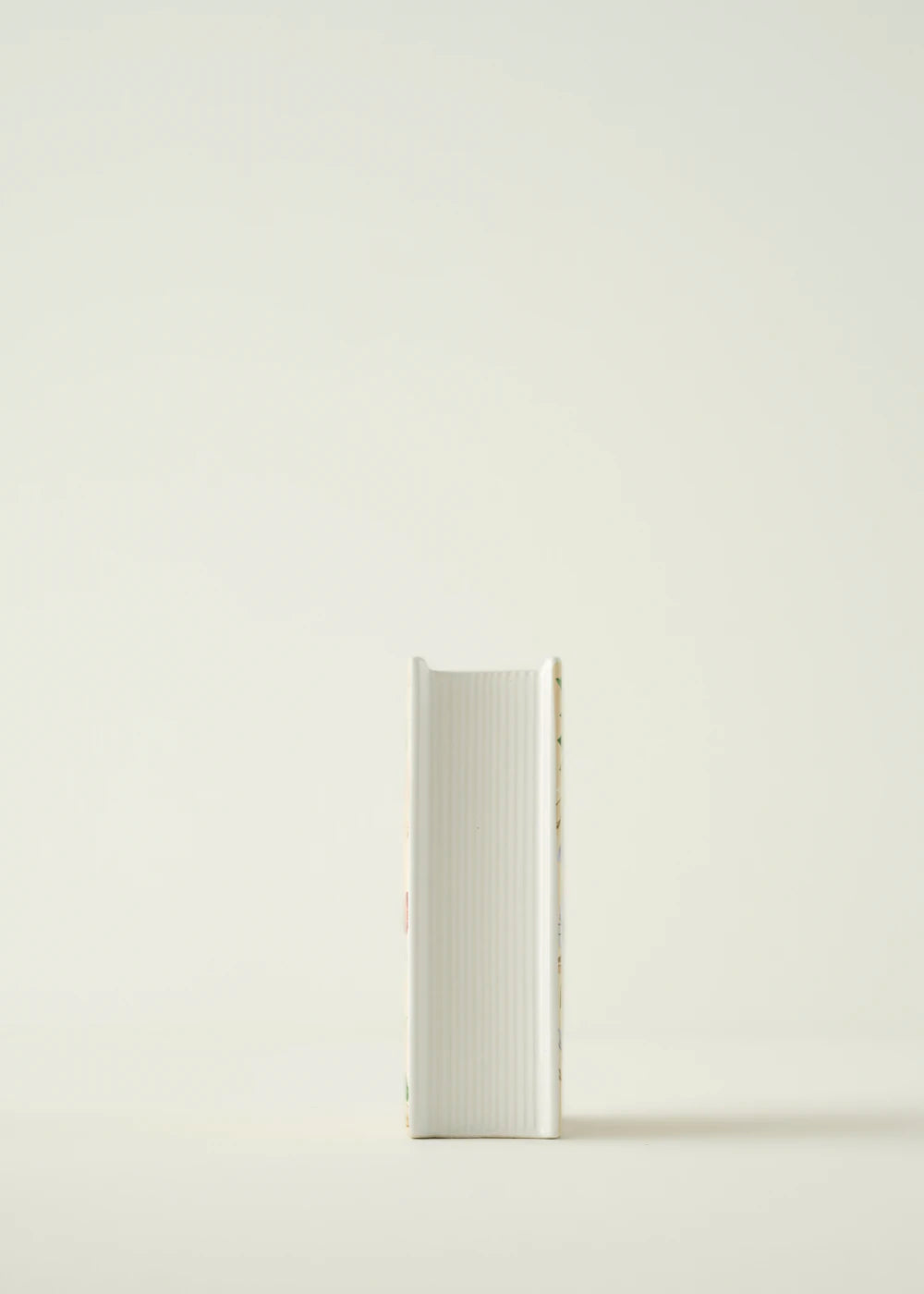 Book Seramik Vazo Krem (14x7x20 cm)