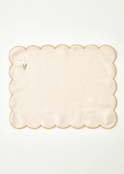 Daisy Baskılı Scallop Kenar Amerikan Servis Bej (35x45 cm)