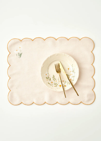 Daisy Baskılı Scallop Kenar Amerikan Servis Bej (35x45 cm)