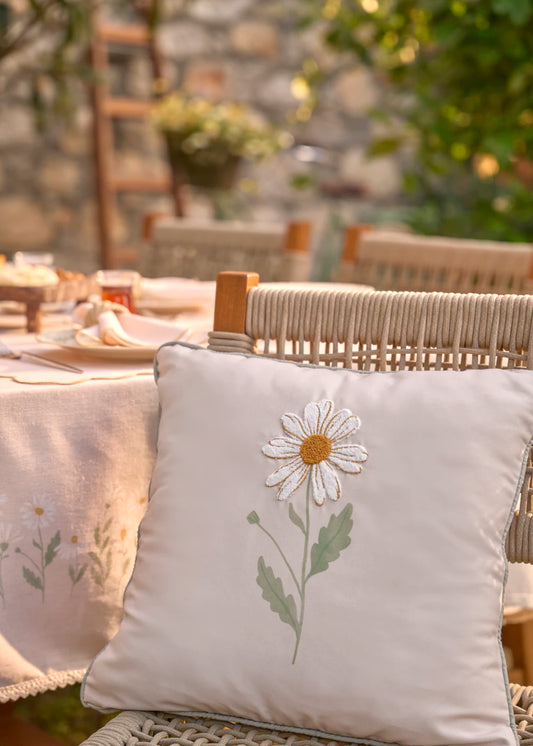 Daisy Biyeli Punchlı Dekoratif Yastık Kılıfı Bej (43x43 cm)